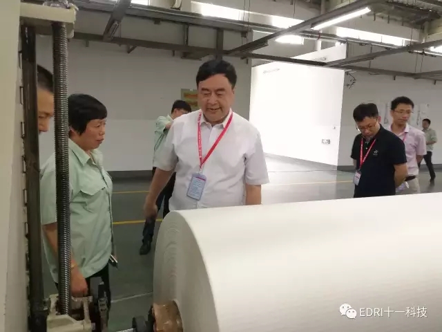 1496428573385223.jpg 8-趙振元詢問產(chǎn)品情況.jpg