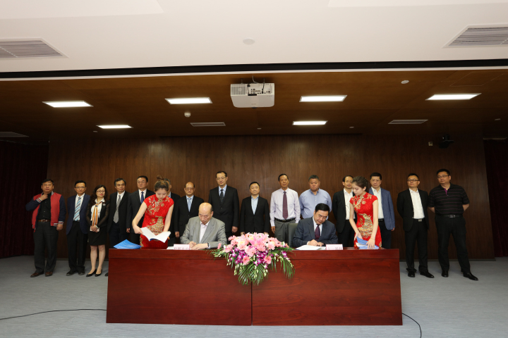 1496508491129241.jpg 10-趙振元董事長與傅文彪董事長代表雙方簽約.jpg