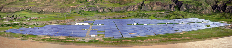 1500366473737100.jpg 1---青海玉能電力開發(fā)有限公司玉樹州8MW水光互補(bǔ)微網(wǎng)發(fā)電項目效果圖.JPG